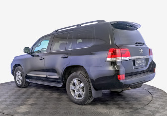 Подержанный автомобиль Toyota Land Cruiser Suv 2017 года (7 фото)