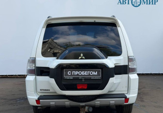 Подержанный автомобиль Mitsubishi Pajero 2014 года (7 фото)