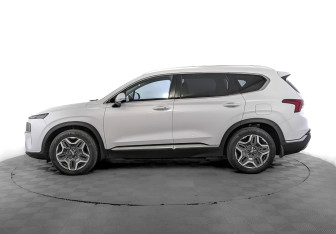 Подержанный автомобиль Hyundai Santa Fe 2022 года (8 фото)