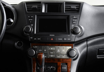 Подержанный автомобиль Toyota Highlander 2013 года (12 фото)