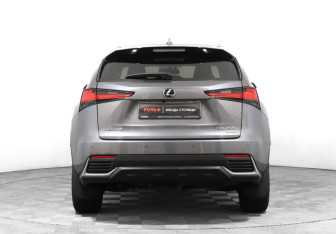 Подержанный автомобиль Lexus NX 2019 года (7 фото)
