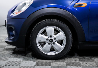 Подержанный автомобиль MINI Hatch 2017 года (16 фото)