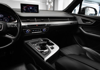 Подержанный автомобиль Audi Q7 2016 года (22 фото)