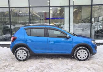 Подержанный автомобиль Renault Sandero 2018 года (4 фото)