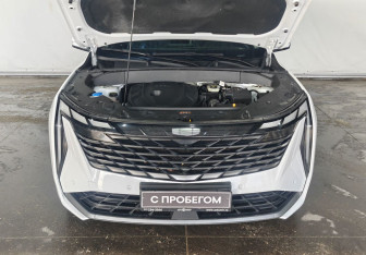 Подержанный автомобиль Geely Atlas 2023 года (19 фото)
