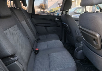 Подержанный автомобиль Ford C-MAX 2006 года (13 фото)