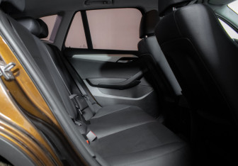 Подержанный автомобиль BMW X1 2014 года (10 фото)