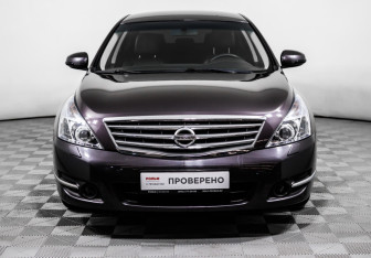Подержанный автомобиль Nissan Teana 2010 года (2 фото)