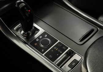 Подержанный автомобиль Land Rover Range Rover Sport 2016 года (16 фото)