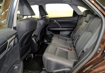 Подержанный автомобиль Lexus RX 2018 года (12 фото)