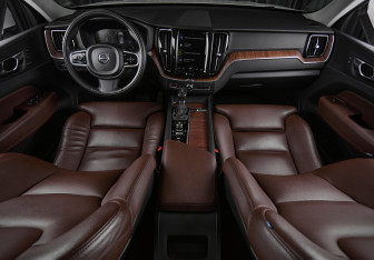 Подержанный автомобиль Volvo XC60 2019 года (19 фото)