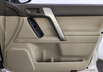 Подержанный автомобиль Toyota Land Cruiser Prado 2021 года (24 фото)
