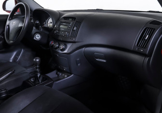 Подержанный автомобиль Hyundai Elantra Sedan 2007 года (10 фото)