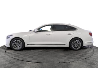 Подержанный автомобиль Kia K900 2019 года (8 фото)