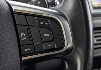 Подержанный автомобиль Land Rover Discovery Sport 2015 года (27 фото)