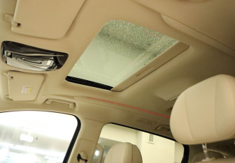 Подержанный автомобиль Voyah Dream 2023 года (24 фото)