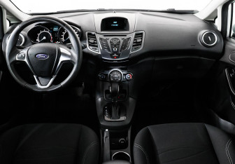 Подержанный автомобиль Ford Fiesta Sedan 2017 года (6 фото)