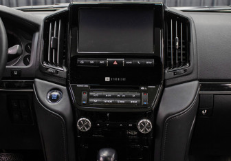 Подержанный автомобиль Toyota Land Cruiser Suv 2018 года (15 фото)