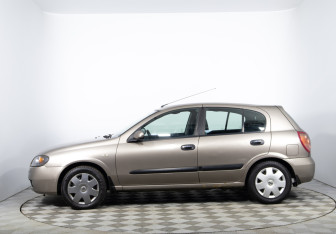 Подержанный автомобиль Nissan Almera Hatchback 2006 года (8 фото)