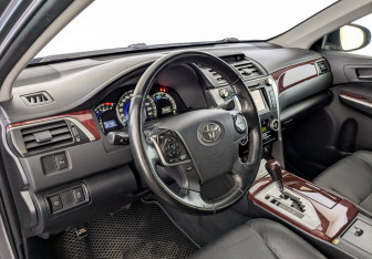 Подержанный автомобиль Toyota Camry Sedan 2014 года (16 фото)