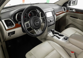 Подержанный автомобиль Jeep Grand Cherokee 2012 года (7 фото)