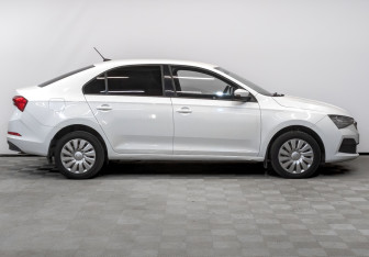 Подержанный автомобиль Skoda Rapid Liftback 2021 года (4 фото)