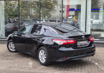 Подержанный автомобиль Toyota Camry Sedan 2020 года (6 фото)
