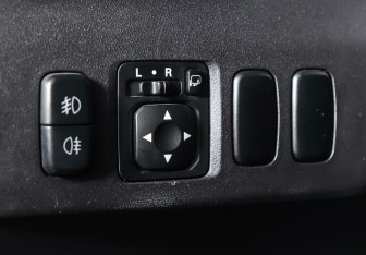 Подержанный автомобиль Mitsubishi Pajero 2012 года (14 фото)