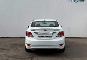 Подержанный автомобиль Hyundai Solaris Sedan 2012 года (6 фото)