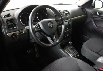 Подержанный автомобиль Skoda Yeti 2015 года (8 фото)