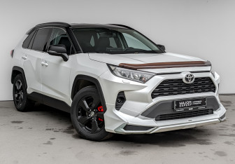 Подержанный автомобиль Toyota RAV4 2021 года (3 фото)