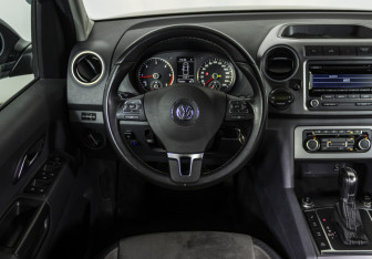 Подержанный автомобиль Volkswagen Amarok 2013 года (10 фото)