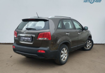 Подержанный автомобиль Kia Sorento 2012 года (8 фото)