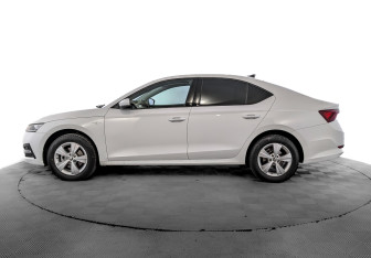 Подержанный автомобиль Skoda Octavia Liftback 2021 года (8 фото)