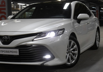 Подержанный автомобиль Toyota Camry Sedan 2019 года (21 фото)