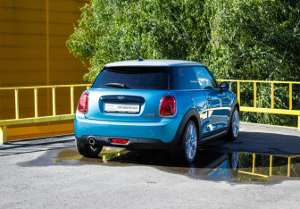 Подержанный автомобиль MINI Hatch 2018 года (4 фото)