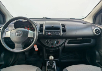 Подержанный автомобиль Nissan Note 2010 года (9 фото)