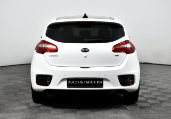 Подержанный автомобиль Kia Ceed Hatchback 2018 года (6 фото)