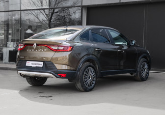 Подержанный автомобиль Renault Arkana 2019 года (4 фото)