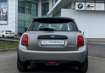Подержанный автомобиль MINI Hatch 2020 года (6 фото)