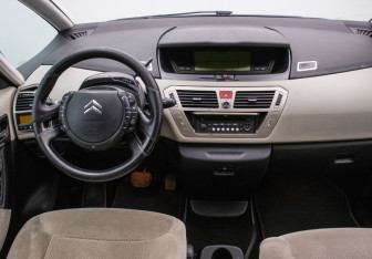 Подержанный автомобиль Citroen C4 Picasso 2008 года (14 фото)