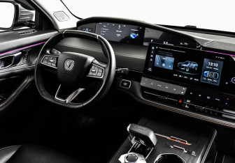 Подержанный автомобиль Changan UNI-K 2024 года (9 фото)