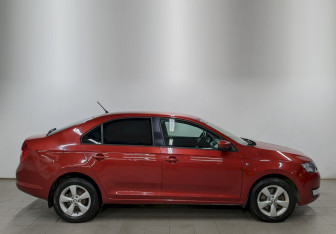 Подержанный автомобиль Skoda Rapid Liftback 2014 года (4 фото)