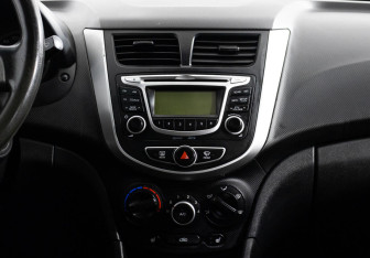 Подержанный автомобиль Hyundai Solaris Sedan 2014 года (8 фото)