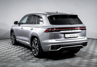 Подержанный автомобиль Geely Monjaro 2025 года (7 фото)