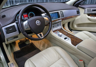 Подержанный автомобиль Jaguar XF Sedan 2008 года (16 фото)