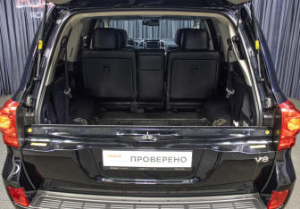 Подержанный автомобиль Toyota Land Cruiser Suv 2015 года (10 фото)