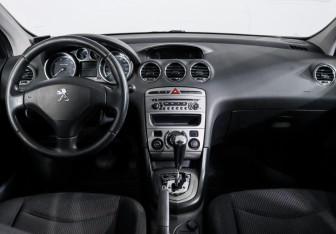 Подержанный автомобиль Peugeot 408 2012 года (12 фото)