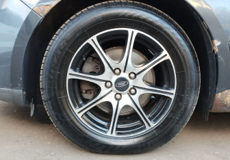 Подержанный автомобиль Ford Galaxy 2007 года (14 фото)