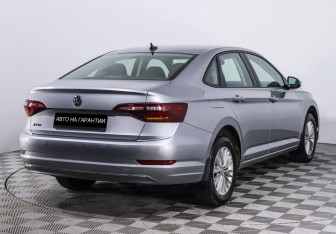 Подержанный автомобиль Volkswagen Jetta Sedan 2020 года (3 фото)